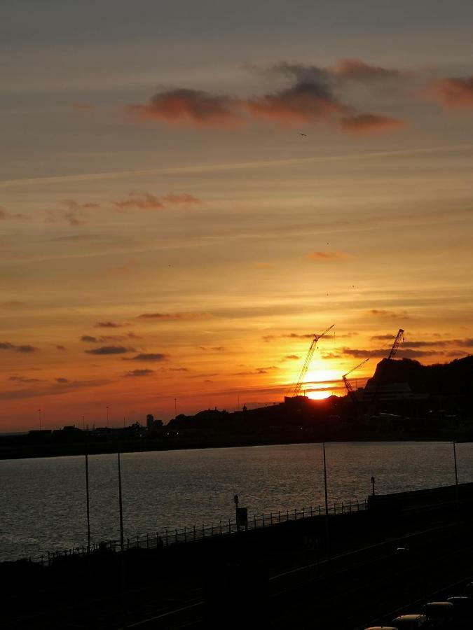 Whole Flat Next To Dover Port With Parking Extérieur photo