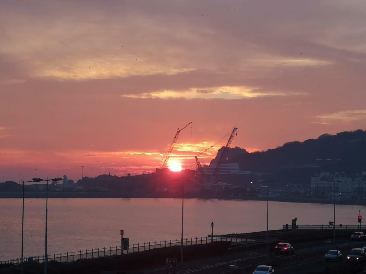 Whole Flat Next To Dover Port With Parking Extérieur photo